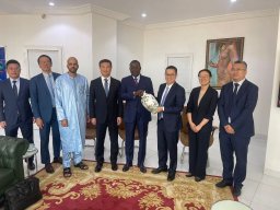 VISITE D'UNE DELEGATION CHINOISE AU SIÈGE DE CISSCORP HOLDING SENEGAL